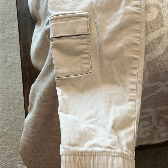 Hollister Tan Cargo Pants Relaxed Fit Cotton Blend 1 pair sold 1 pair available - Picture 5 of 7
